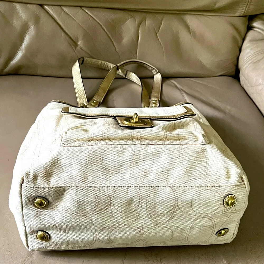 - Authentic Coach Signature Penelope Linen Tote/Purse.